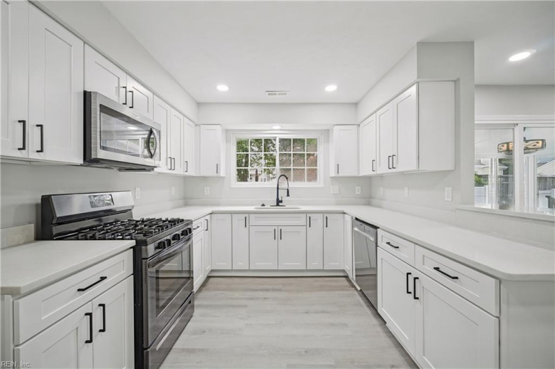 Photo 13 of 50 residential for sale in Virginia Beach virginia