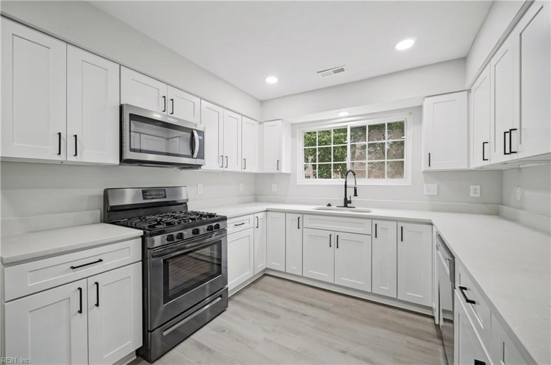 Photo 14 of 50 residential for sale in Virginia Beach virginia