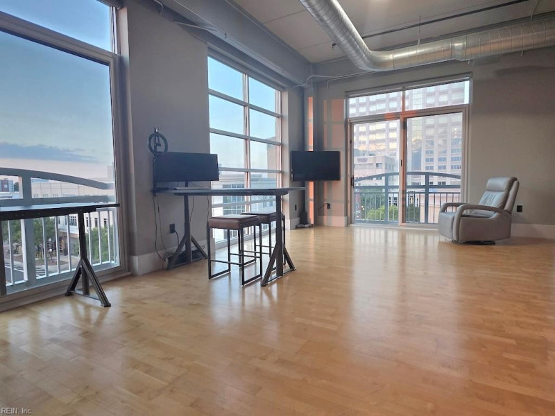 Photo 4 of 26 residential for sale in Virginia Beach virginia