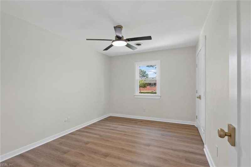 Photo 15 of 29 residential for sale in Chesapeake virginia