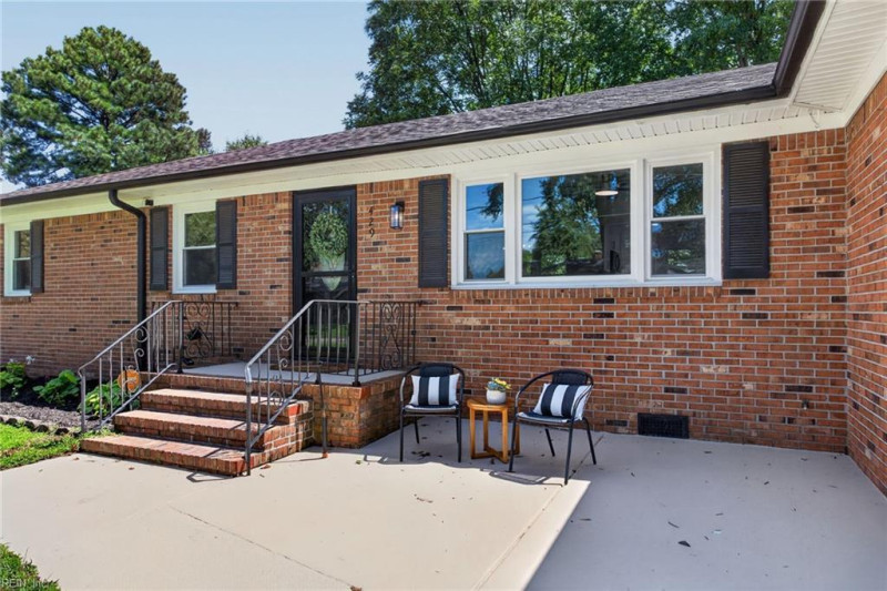 Photo 2 of 29 residential for sale in Chesapeake virginia