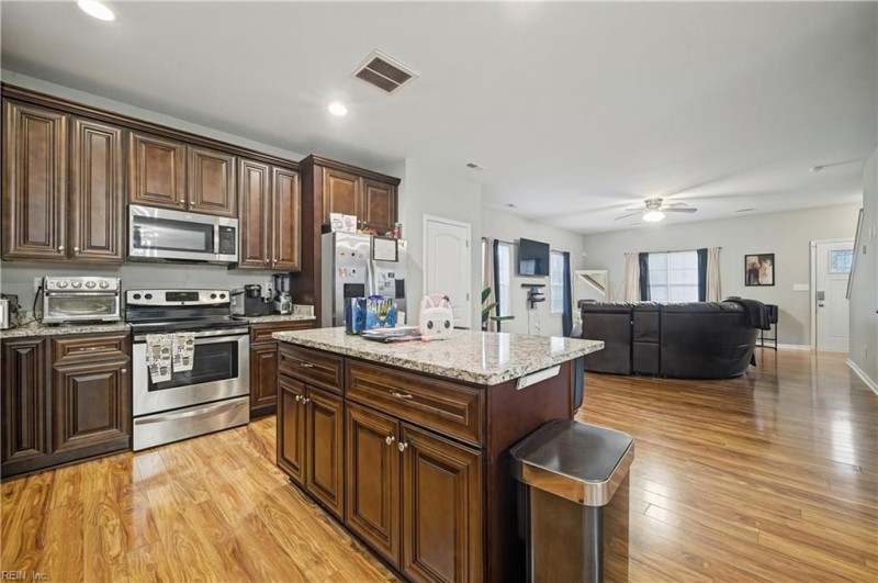 Photo 16 of 38 residential for sale in Norfolk virginia