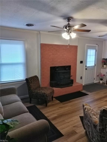 Photo 4 of 31 residential for sale in Suffolk virginia