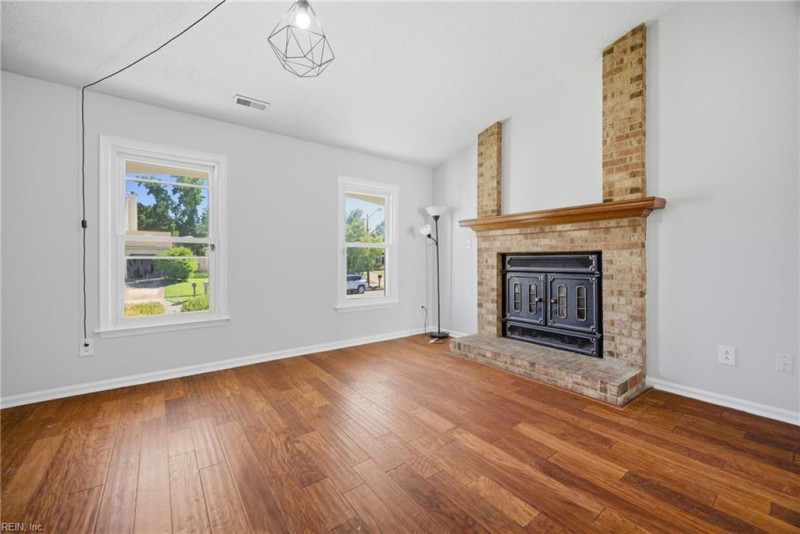 Photo 6 of 27 residential for sale in Virginia Beach virginia