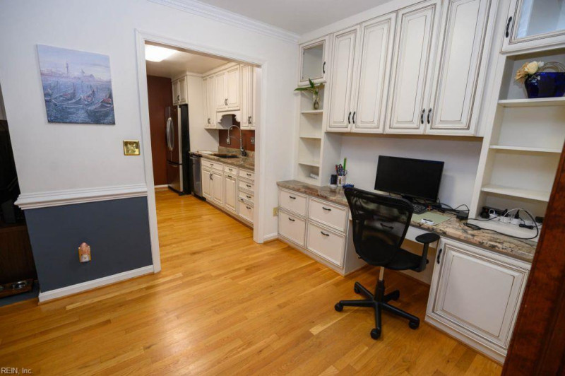 Photo 10 of 32 residential for sale in Virginia Beach virginia