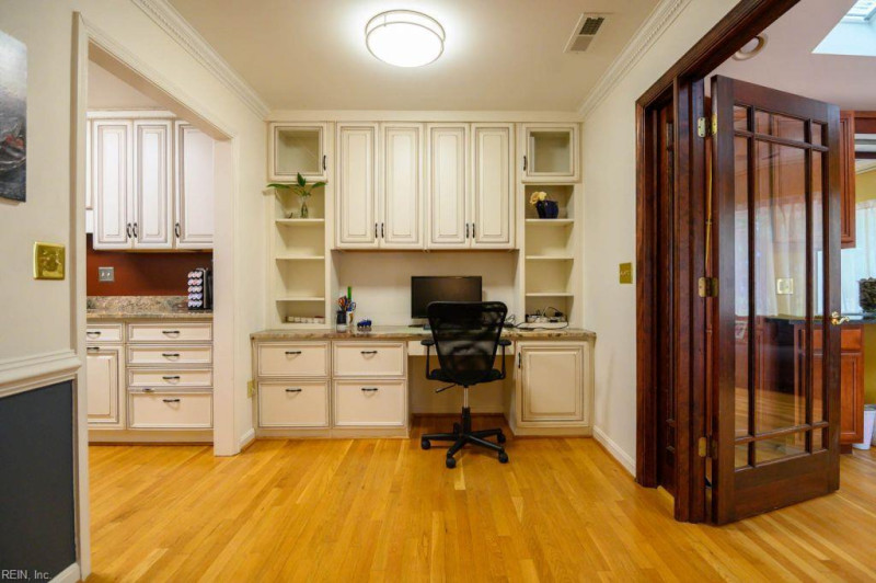 Photo 11 of 32 residential for sale in Virginia Beach virginia
