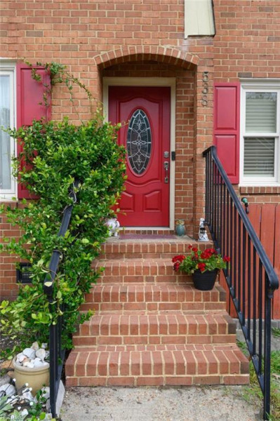Photo 2 of 32 residential for sale in Virginia Beach virginia