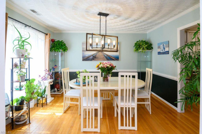 Photo 4 of 32 residential for sale in Virginia Beach virginia