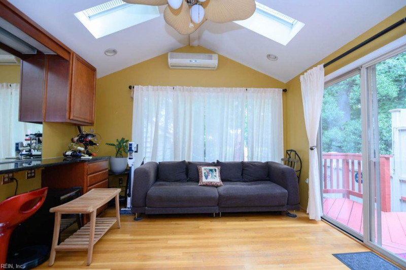 Photo 5 of 32 residential for sale in Virginia Beach virginia