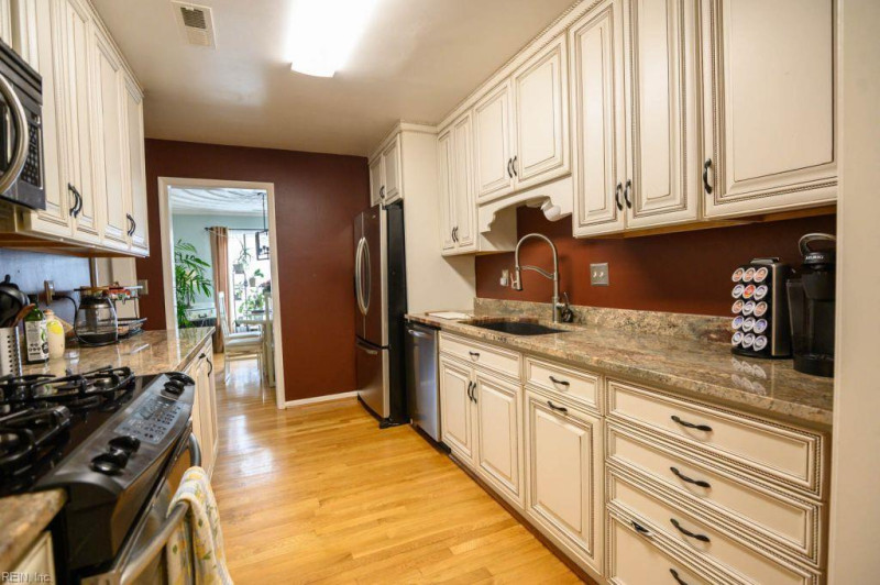 Photo 7 of 32 residential for sale in Virginia Beach virginia