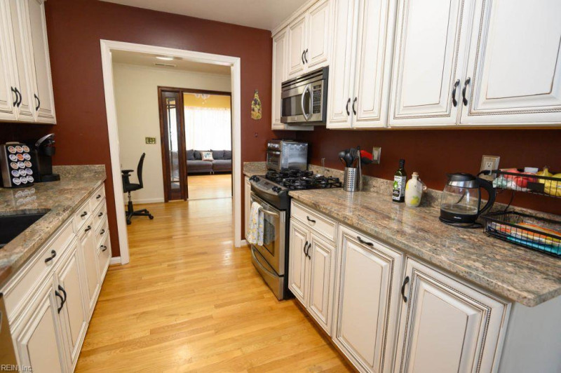 Photo 8 of 32 residential for sale in Virginia Beach virginia