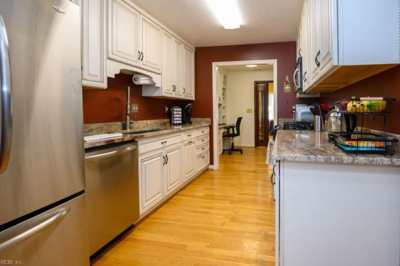 Photo 9 of 32 residential for sale in Virginia Beach virginia