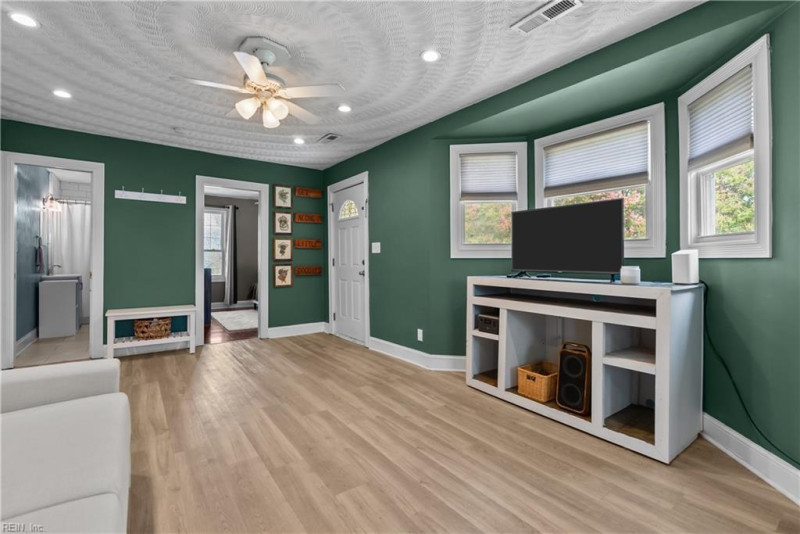 Photo 4 of 28 residential for sale in Norfolk virginia