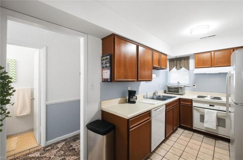 Photo 14 of 38 residential for sale in Virginia Beach virginia