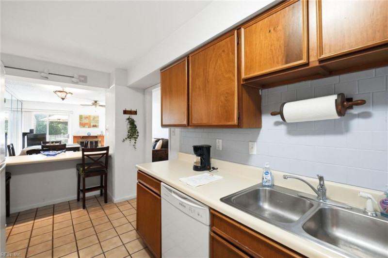 Photo 17 of 38 residential for sale in Virginia Beach virginia