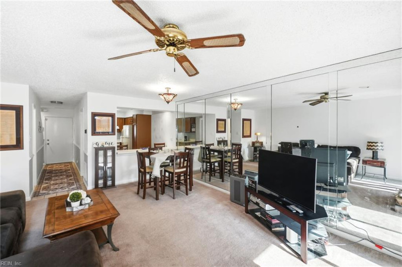Photo 3 of 38 residential for sale in Virginia Beach virginia