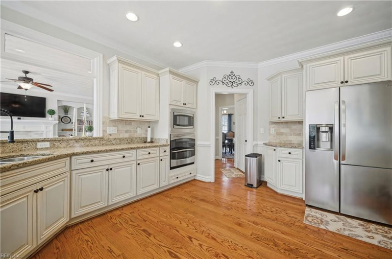 Photo 10 of 49 residential for sale in Virginia Beach virginia
