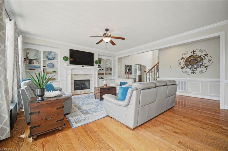 Photo 4 of 49 residential for sale in Virginia Beach virginia