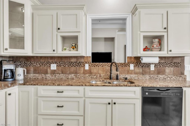 Photo 10 of 50 residential for sale in Chesapeake virginia