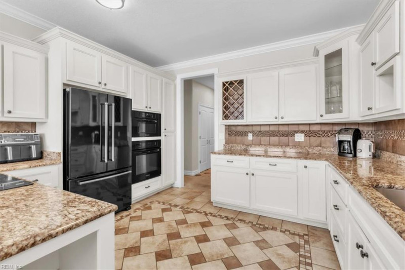 Photo 8 of 50 residential for sale in Chesapeake virginia