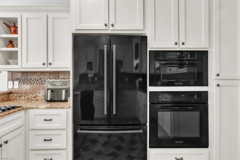 Photo 9 of 50 residential for sale in Chesapeake virginia