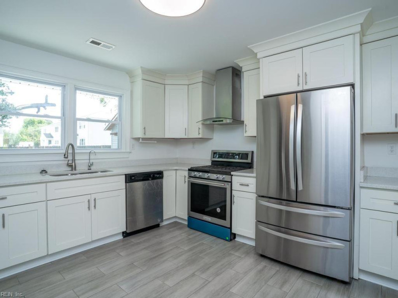Photo 10 of 31 residential for sale in Norfolk virginia