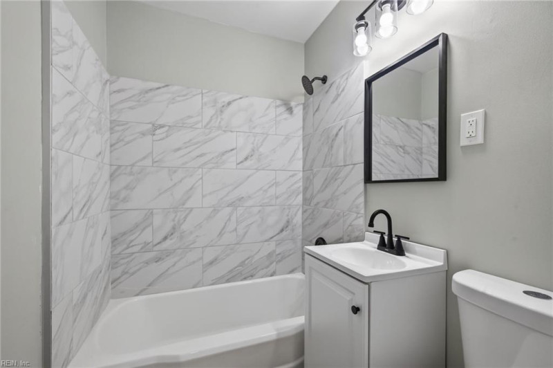 Photo 14 of 18 residential for sale in Portsmouth virginia