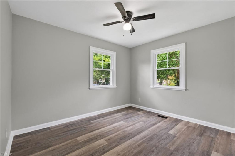 Photo 15 of 18 residential for sale in Portsmouth virginia