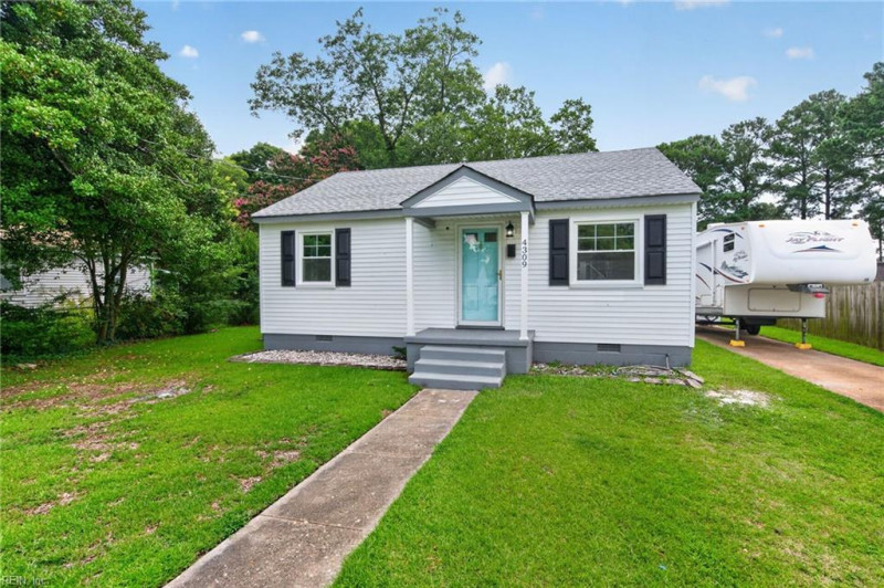 Photo 2 of 18 residential for sale in Portsmouth virginia