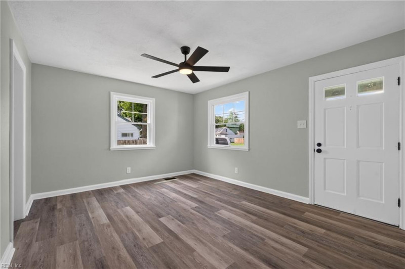 Photo 5 of 18 residential for sale in Portsmouth virginia