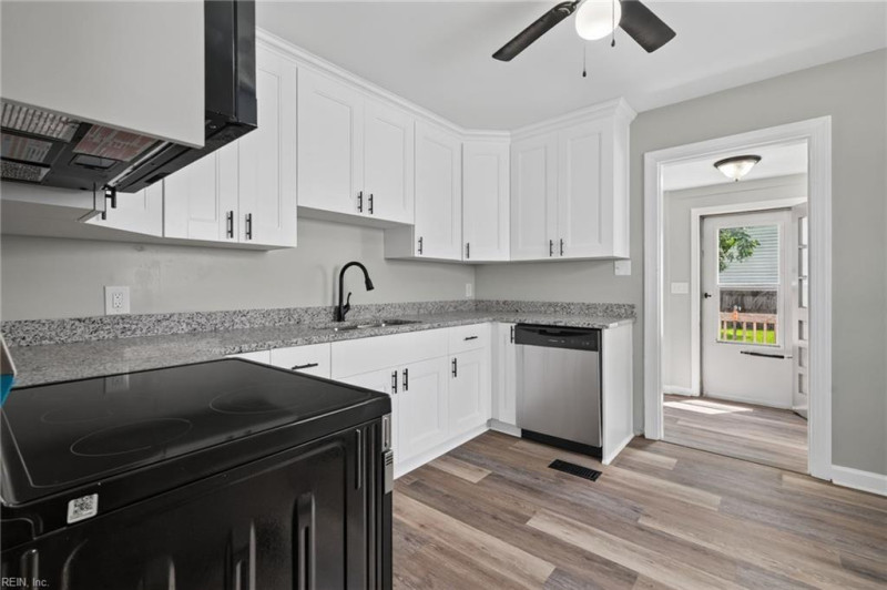 Photo 7 of 18 residential for sale in Portsmouth virginia