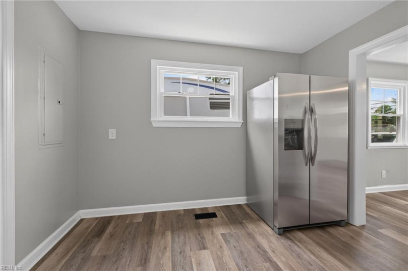 Photo 9 of 18 residential for sale in Portsmouth virginia