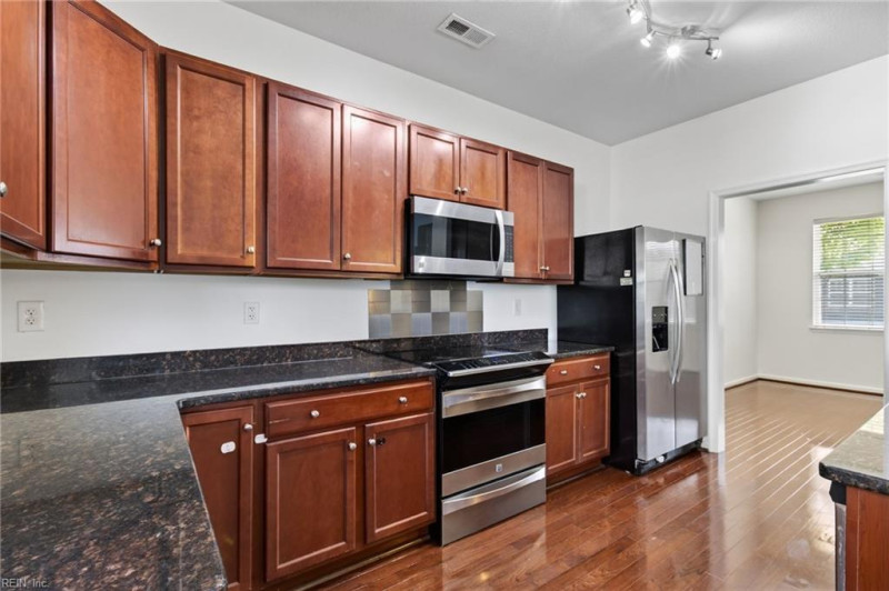 Photo 11 of 36 residential for sale in Portsmouth virginia