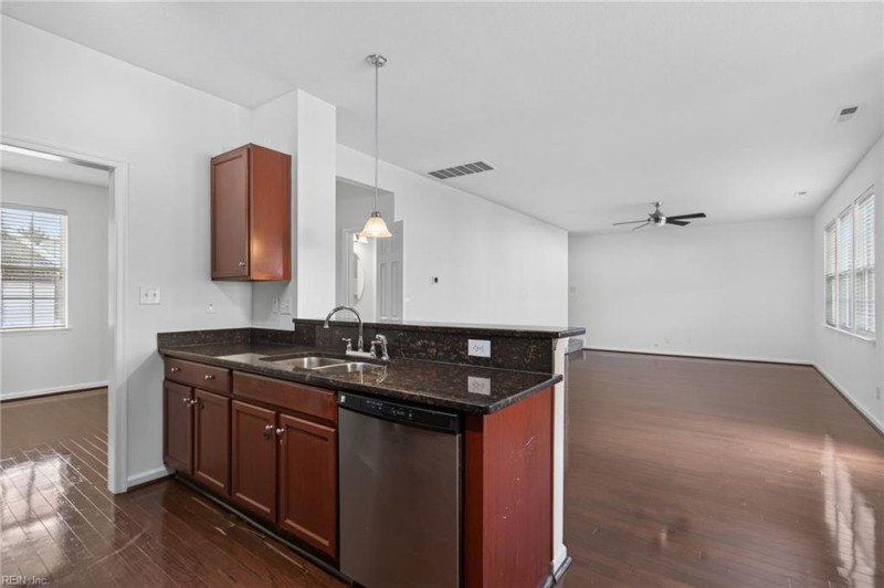 Photo 12 of 36 residential for sale in Portsmouth virginia