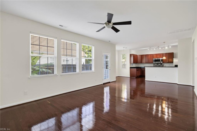 Photo 17 of 36 residential for sale in Portsmouth virginia