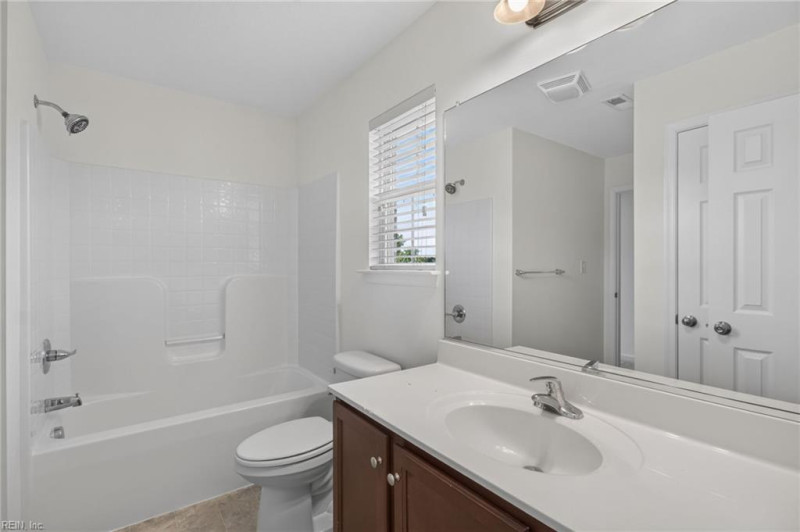 Photo 21 of 36 residential for sale in Portsmouth virginia