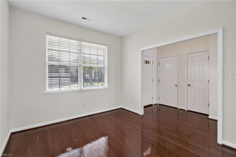 Photo 8 of 36 residential for sale in Portsmouth virginia