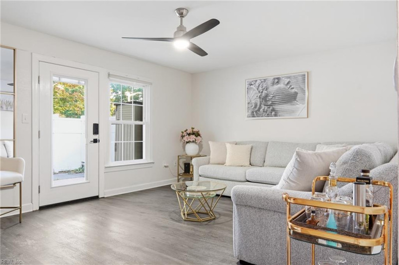 Photo 10 of 32 residential for sale in Newport News virginia