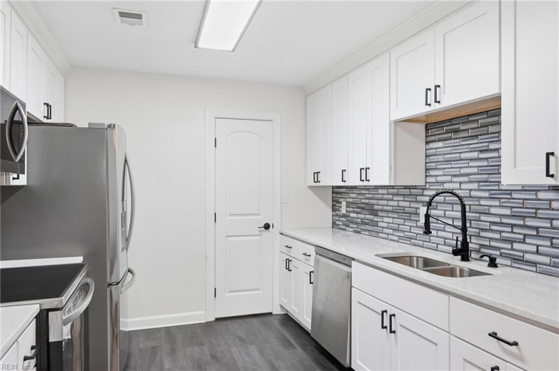 Photo 6 of 32 residential for sale in Newport News virginia