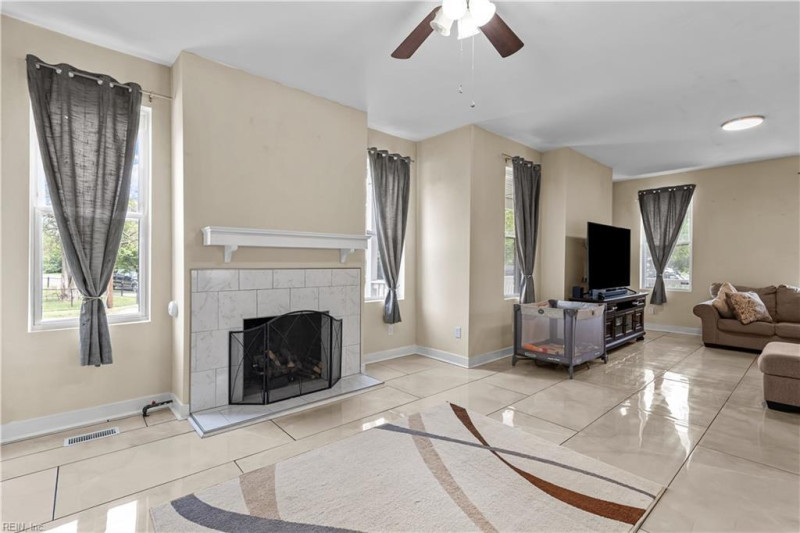 Photo 11 of 43 residential for sale in Norfolk virginia