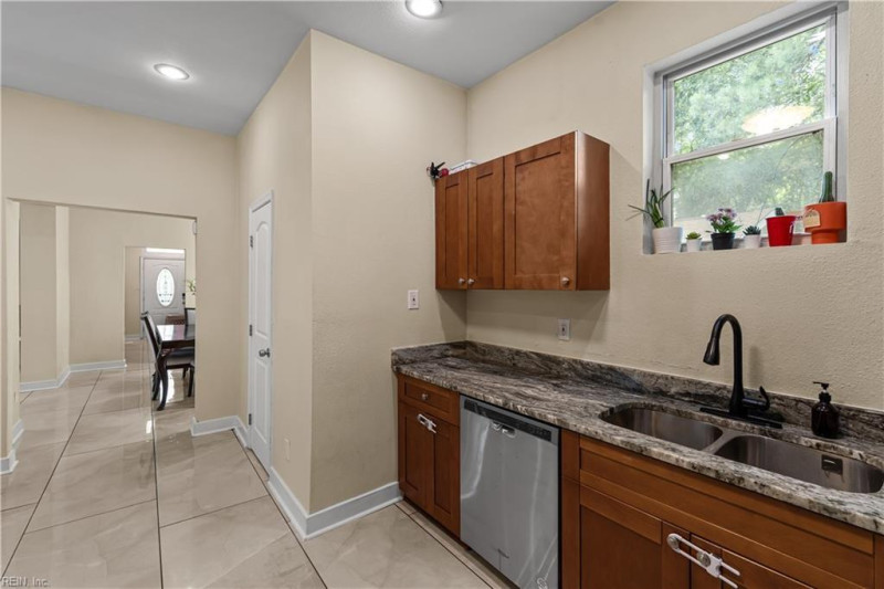 Photo 17 of 43 residential for sale in Norfolk virginia