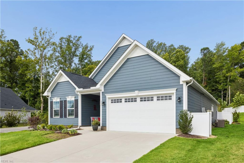 Photo 4 of 50 residential for sale in York County virginia