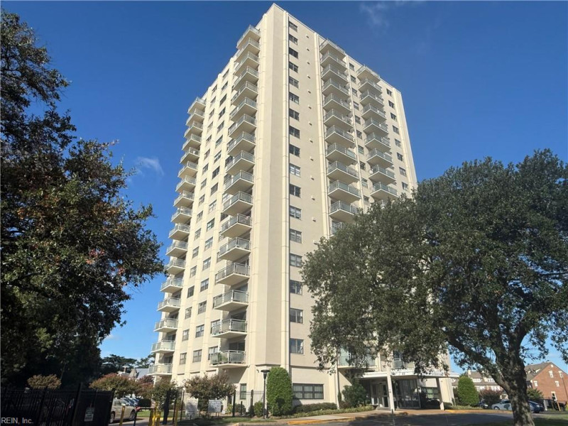 Photo 3 of 15 residential for sale in Portsmouth virginia