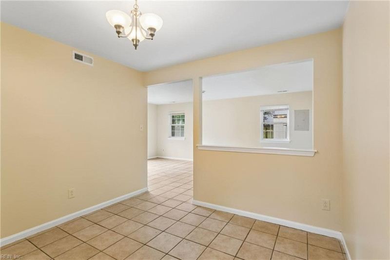 Photo 11 of 34 residential for sale in Hampton virginia