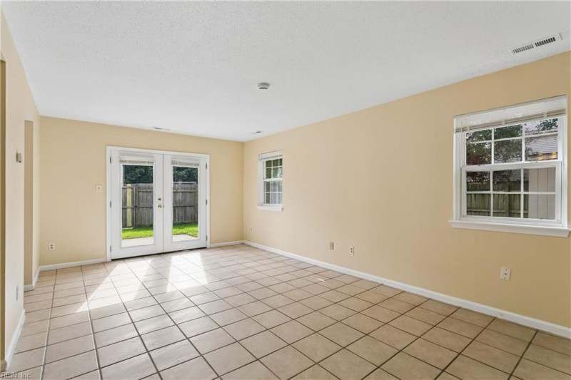 Photo 14 of 34 residential for sale in Hampton virginia