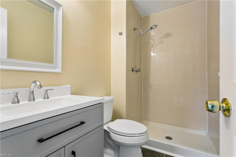 Photo 18 of 34 residential for sale in Hampton virginia