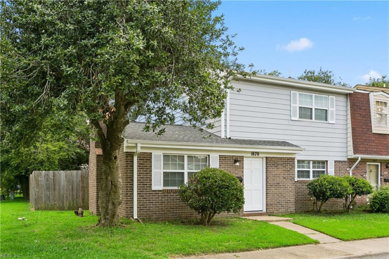 Photo 2 of 34 residential for sale in Hampton virginia