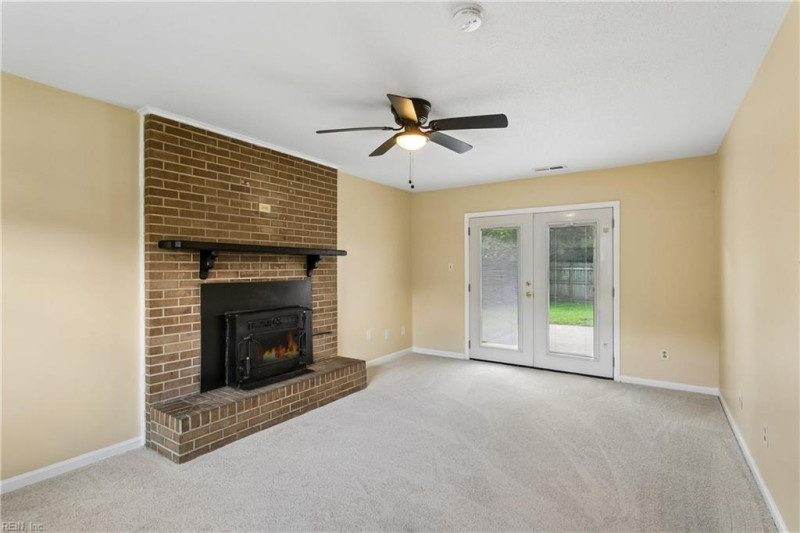 Photo 4 of 34 residential for sale in Hampton virginia