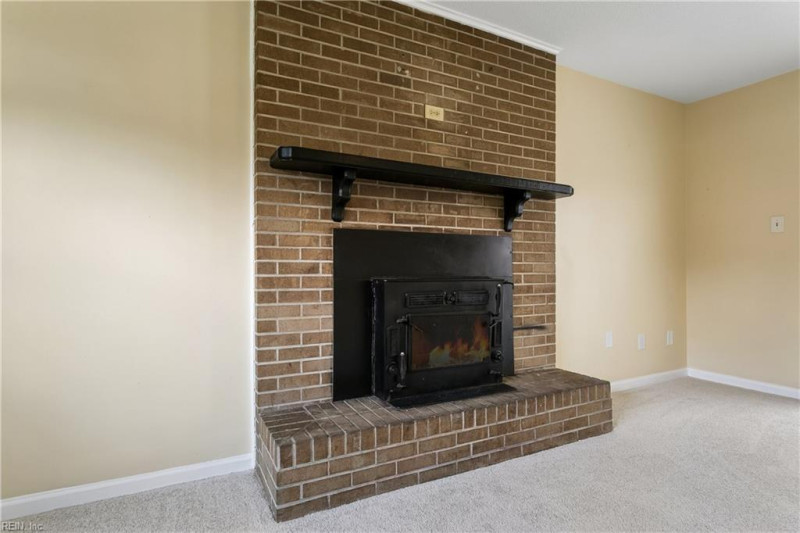 Photo 5 of 34 residential for sale in Hampton virginia