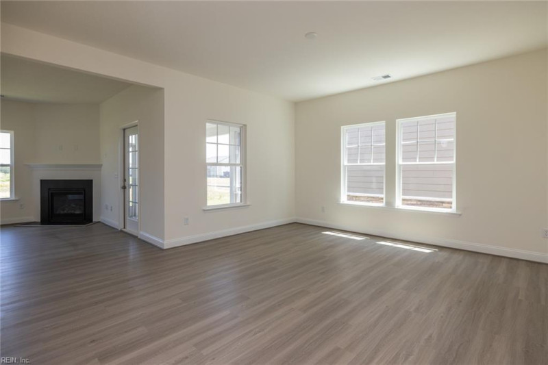 Photo 4 of 47 residential for sale in Suffolk virginia